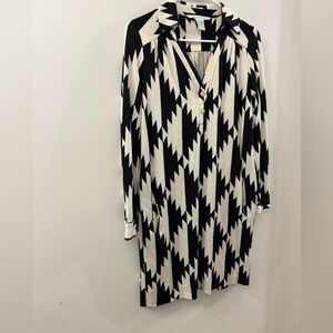 Diane Von Furstenberg Black and cream print shift Dress- women’s size 4
